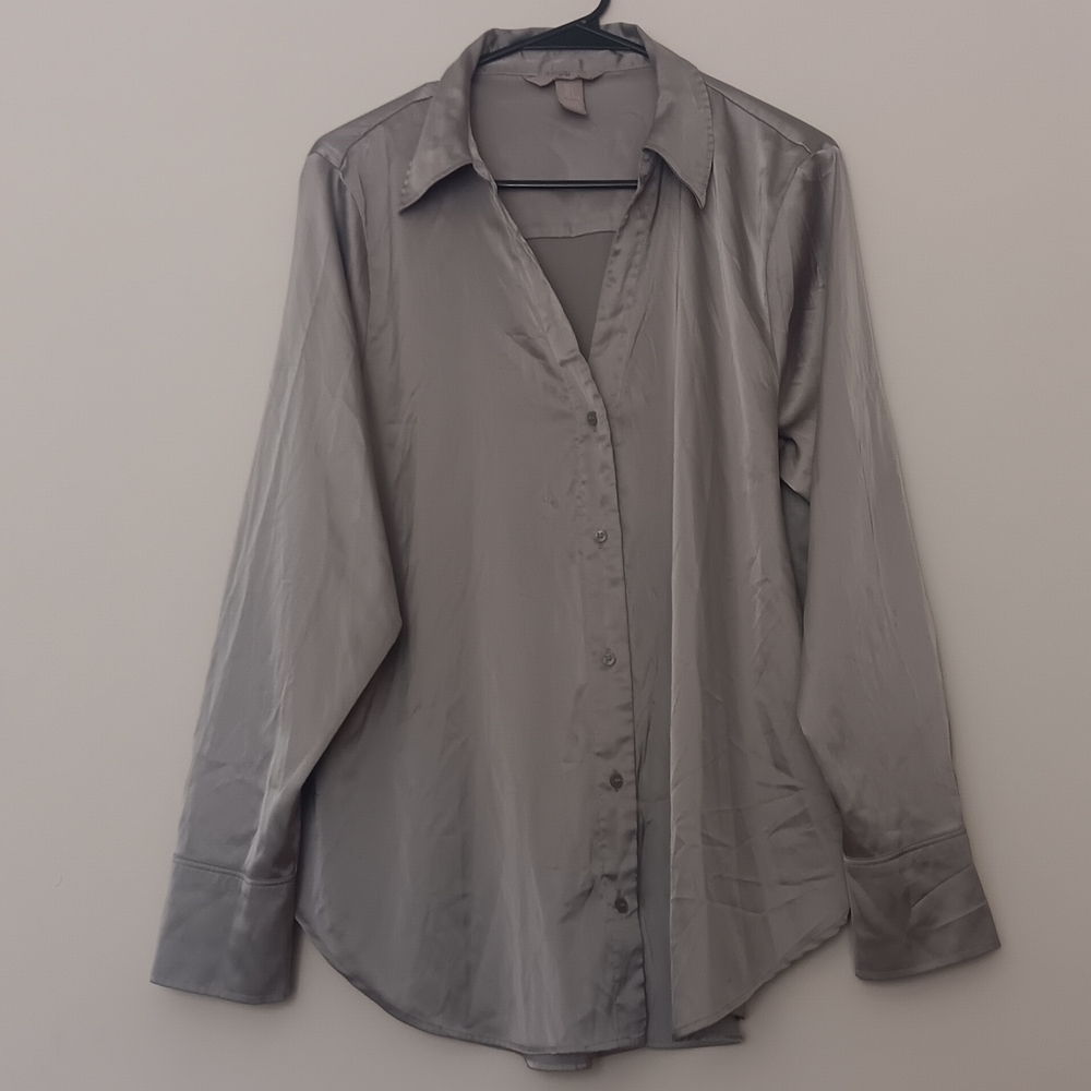 Classic Women's Long-Sleeve Button-Up Shirt — Gray
